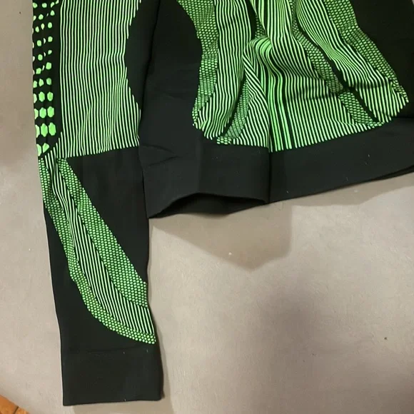 MISBHV Sport Women's Green and Black Jacket - Picture 4 of 5